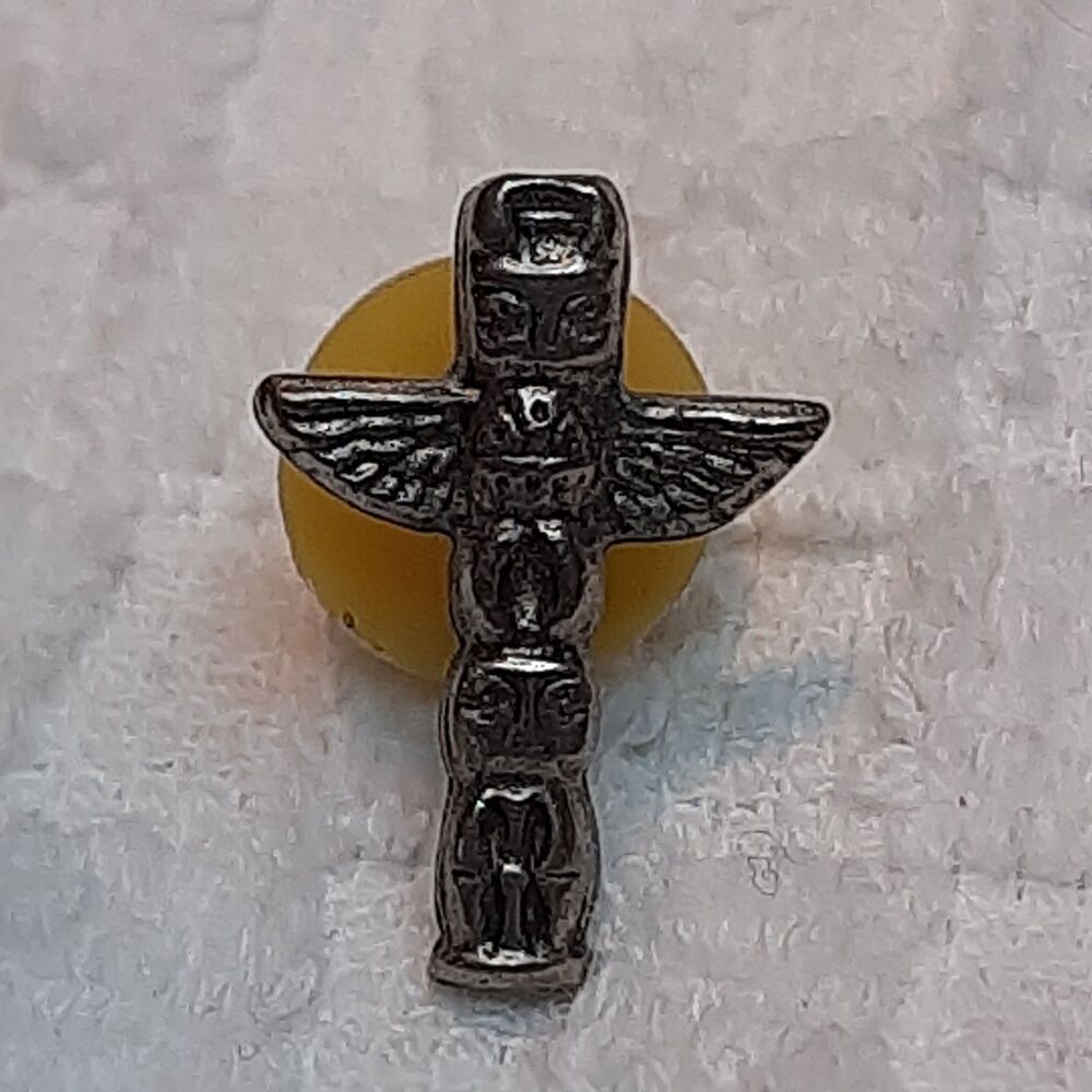 Vtg Totem Pole metal lapel tac pin Silver/Pewter-Tone Western Native American